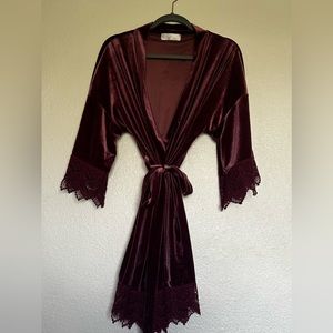 Velvet Robe w/lace trim